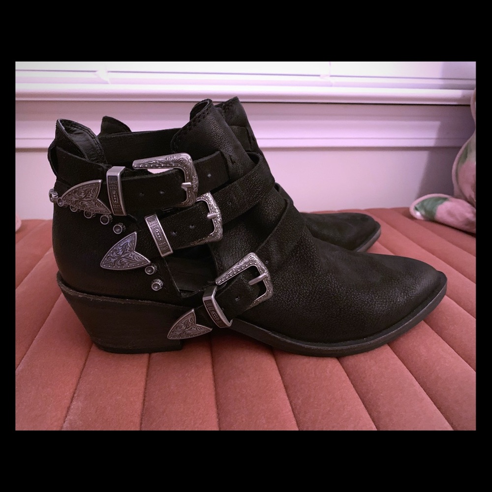 Dolce Vita Nubuck botties